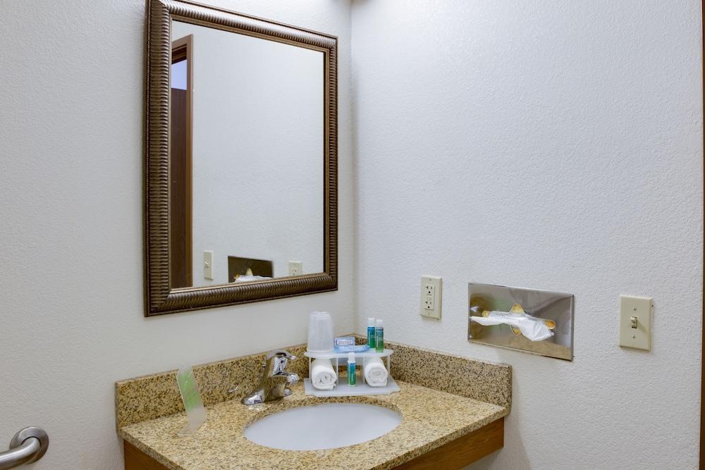 Holiday Inn Express Hotel & Suites - Dubuque West By Ihg Exterior foto