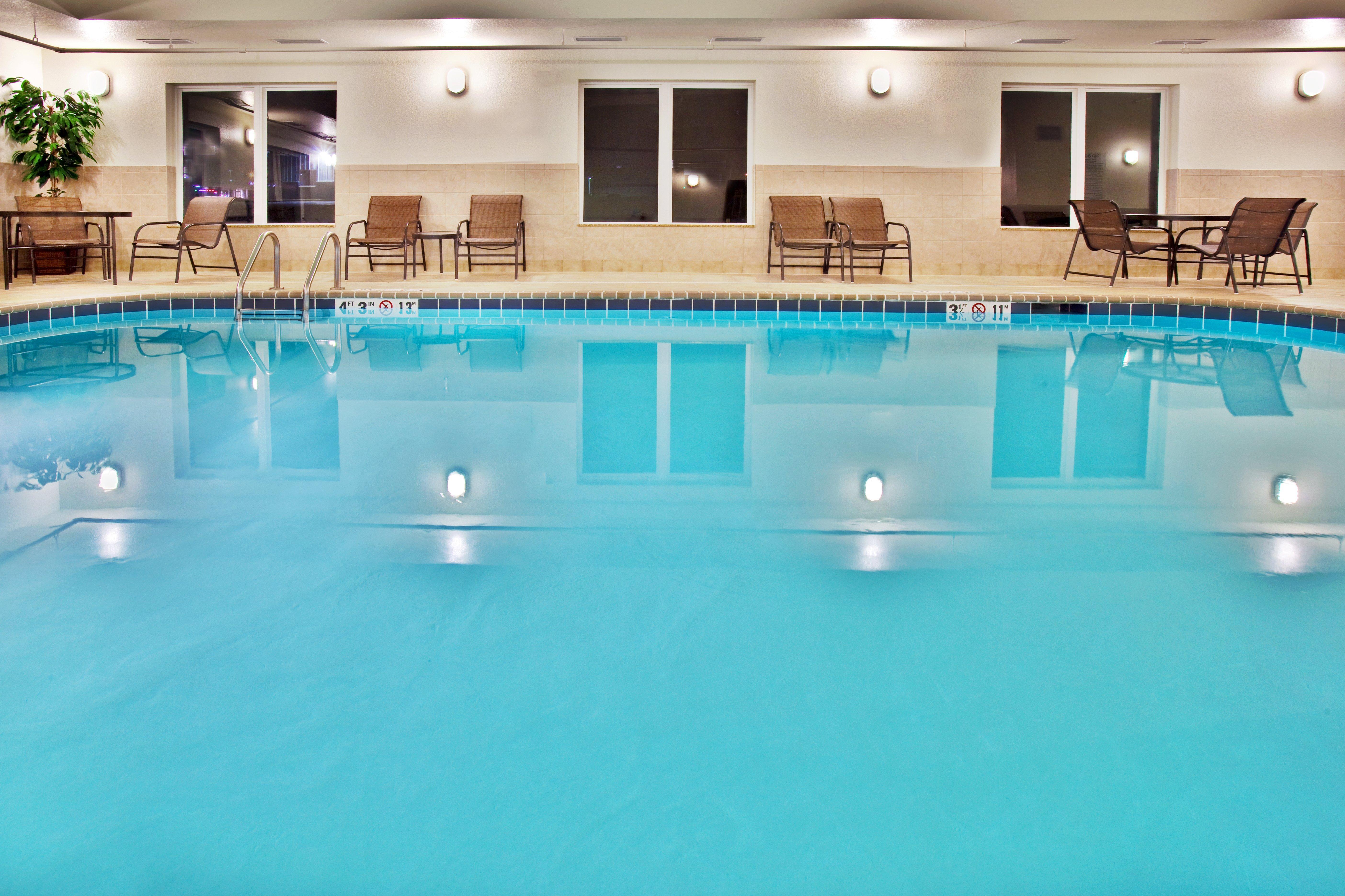 Holiday Inn Express Hotel & Suites - Dubuque West By Ihg Exterior foto