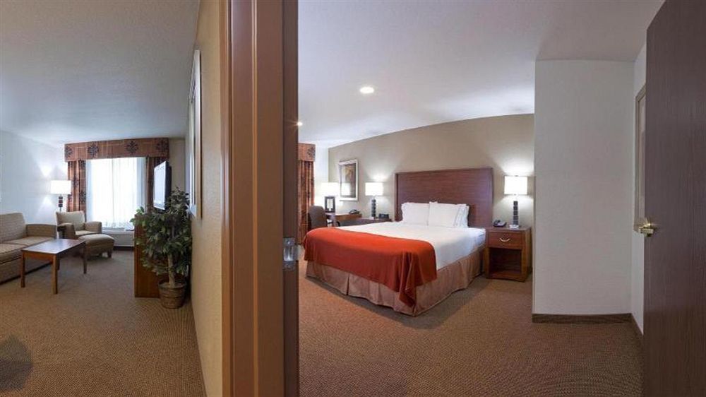 Holiday Inn Express Hotel & Suites - Dubuque West By Ihg Exterior foto